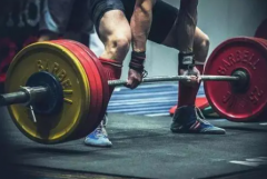 练杠铃硬拉对人体