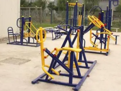 小区的室外健身器