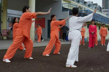 通过健美十二式