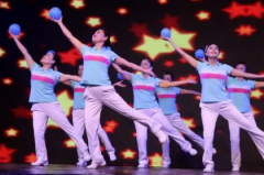 介绍健美操踢腿动