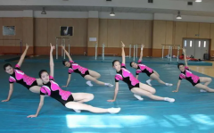 竞技健美操练脚基