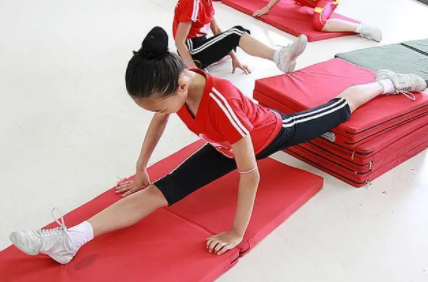 健美儿童正确姿势