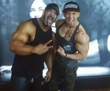 健美歪身站立自身