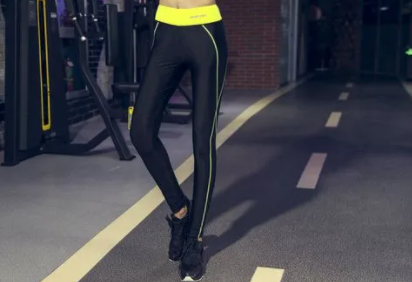 健美运动裤搭配