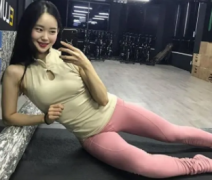 练健美女人长期练